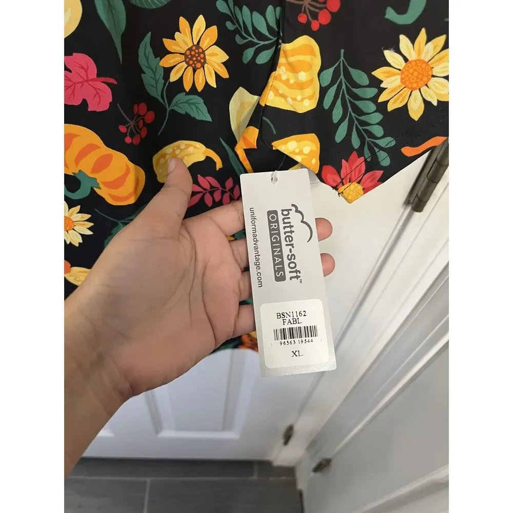 Butter-Soft Originals Fall Gourds & Leaves Print Scrubs Size XL - NWT - Picture 3 of 5